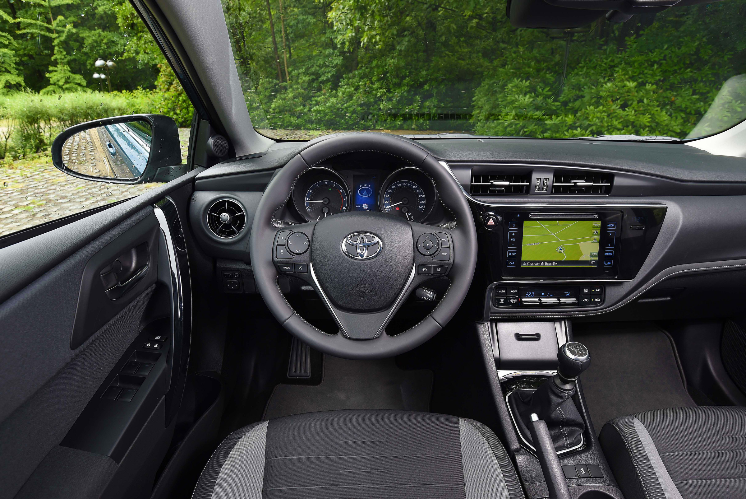 New Toyota Auris 2015 interior