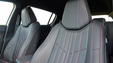 Peugeot 308 GT - front seats