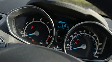 Ford-Fiesta-dial-details