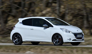 Peugeot 208 GTi side
