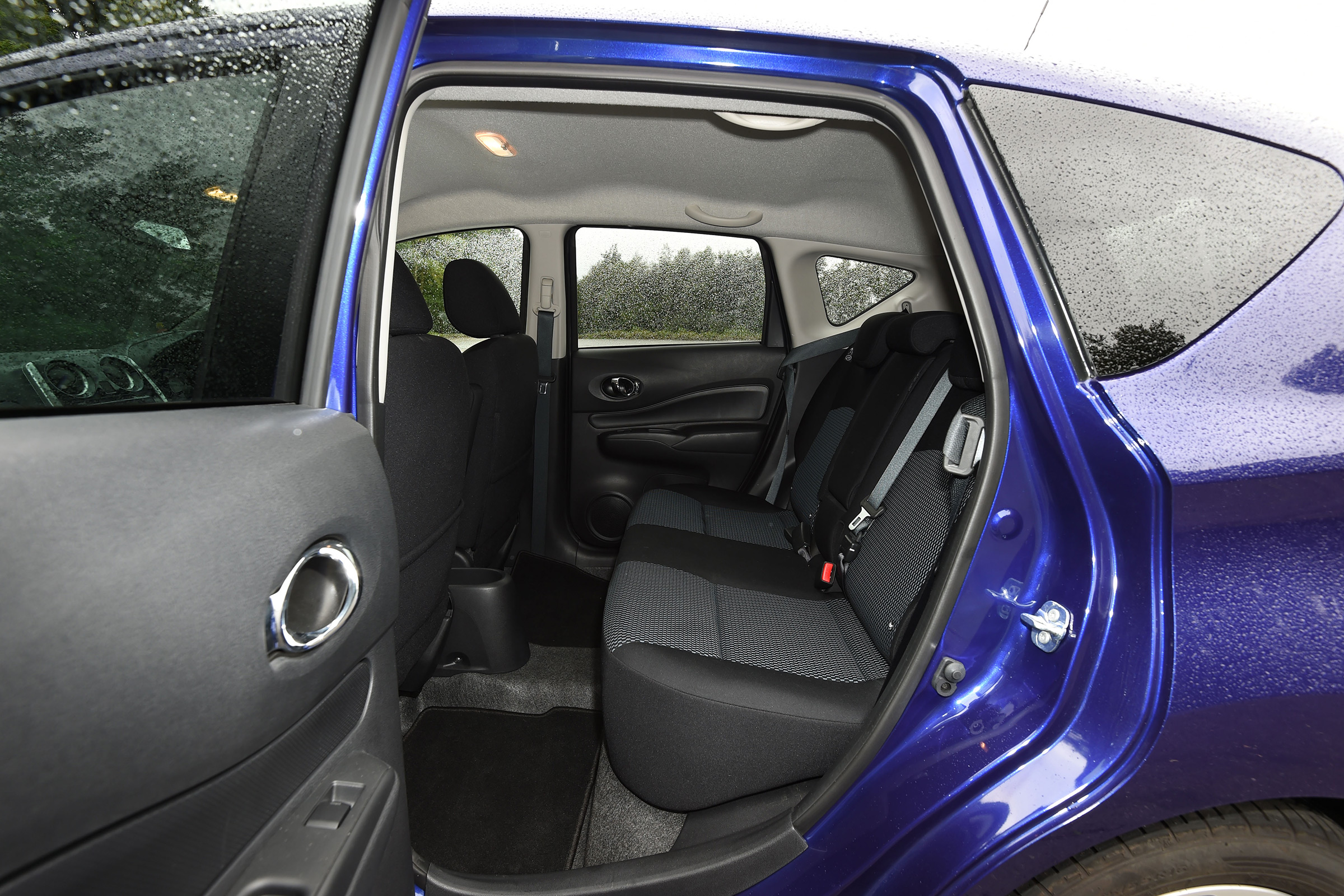Nissan Note blue rear seats