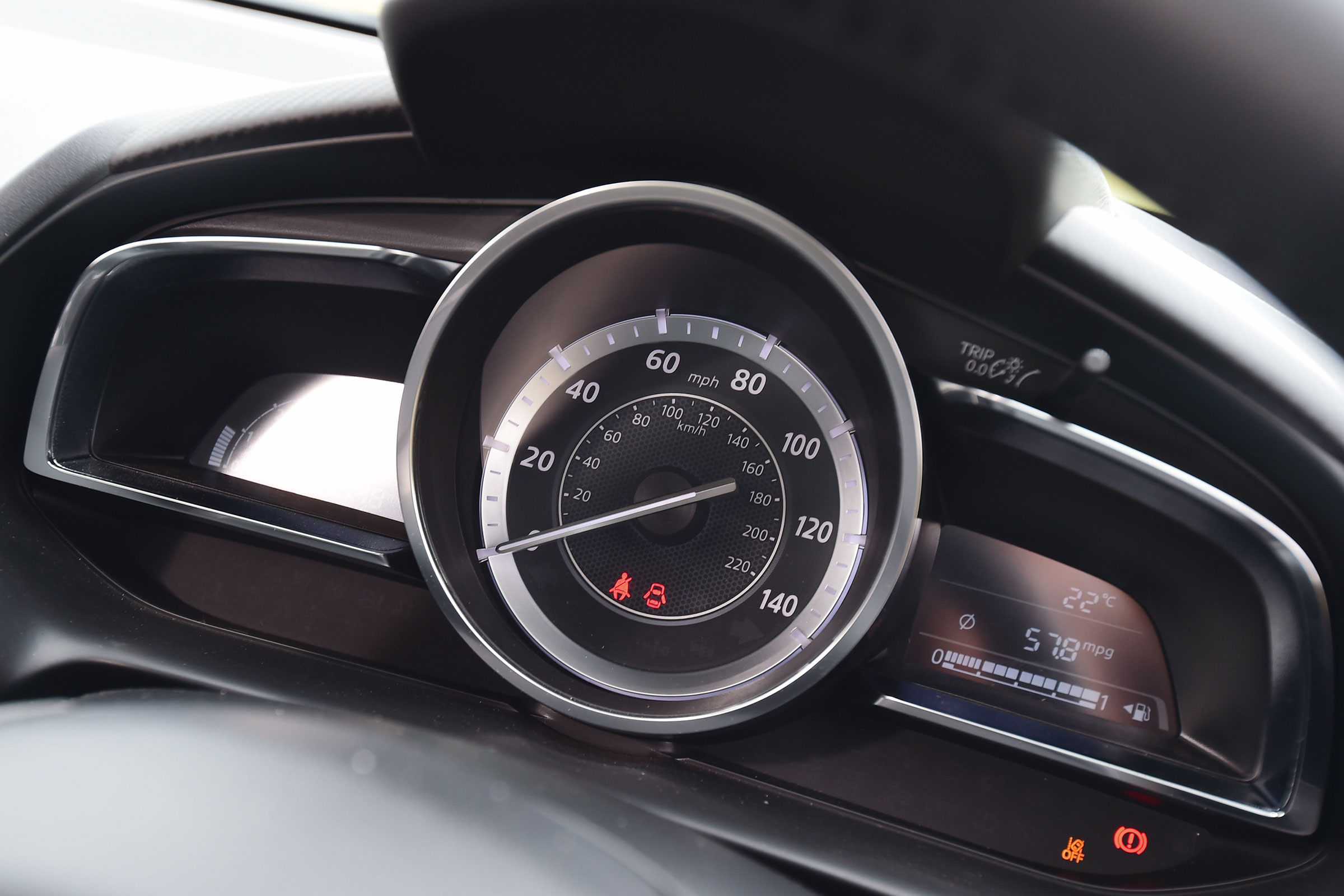 Mazda 2 - dials
