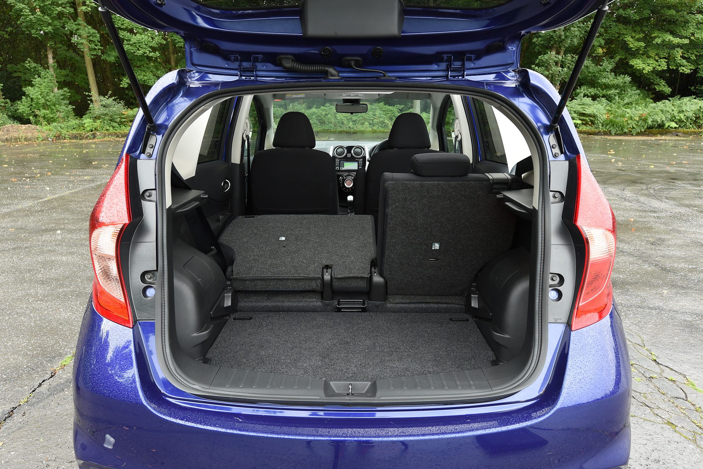 Nissan Note blue boot