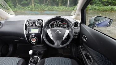 Nissan Note blue dashboard