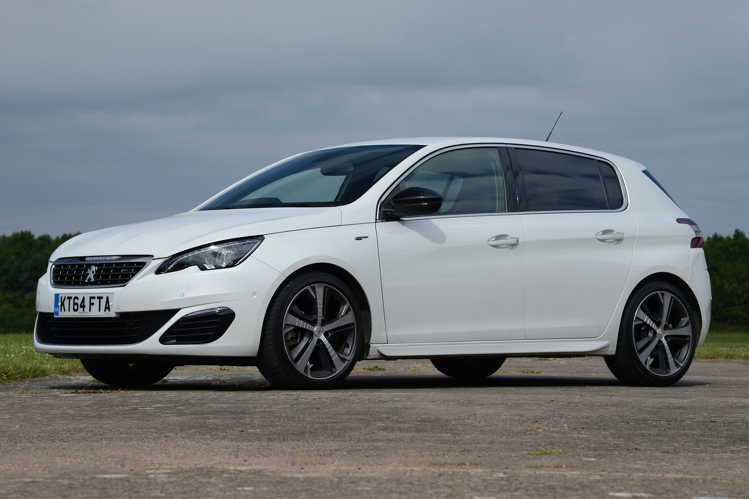 Peugeot 308 GT - front static