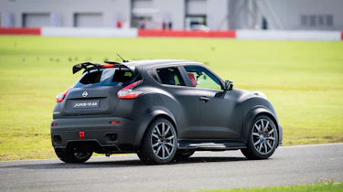 Nissan Juke-R 2.0 - action