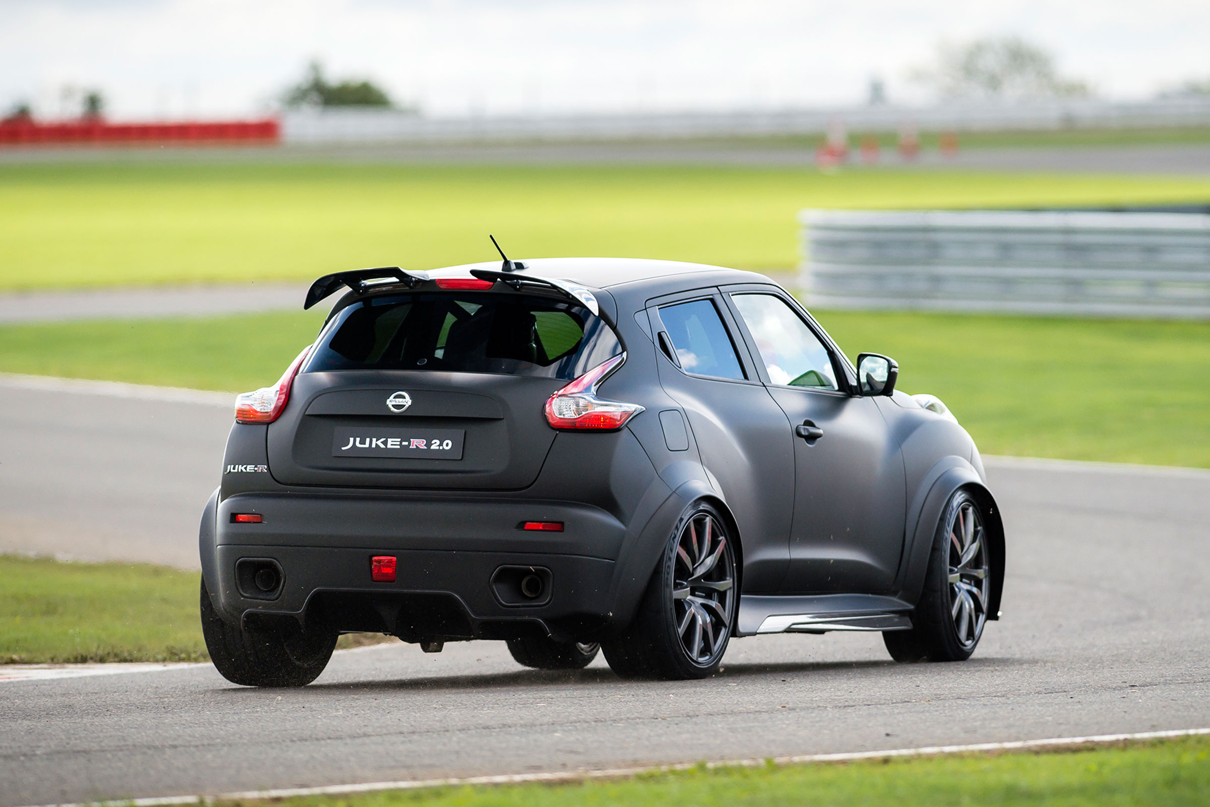 Nissan Juke-R 2.0 - rear cornering