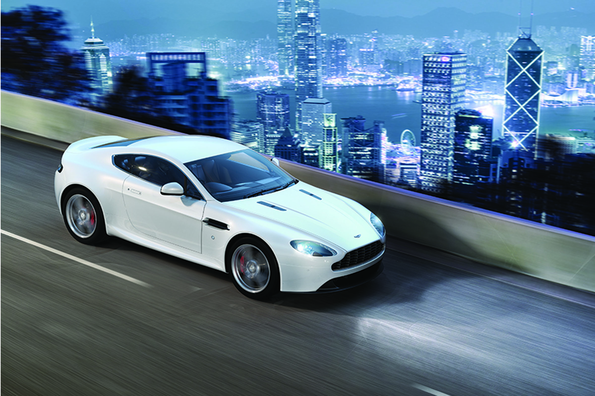 Aston Martin V8 Vantage 2016 front