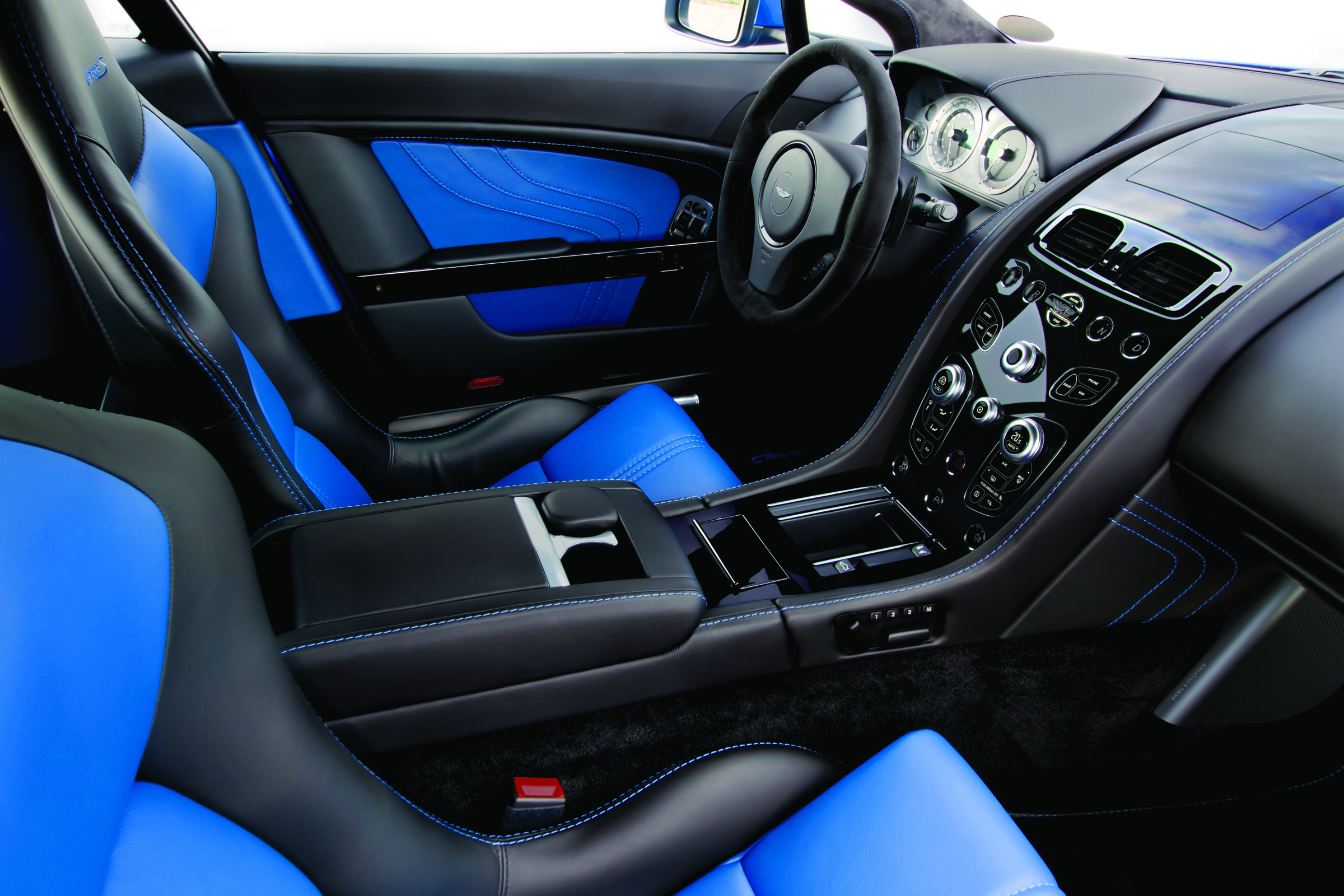 Aston Martin V8 Vantage 2016 interior