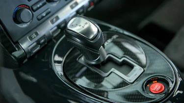 Nissan Juke-R 2.0 - gearlever