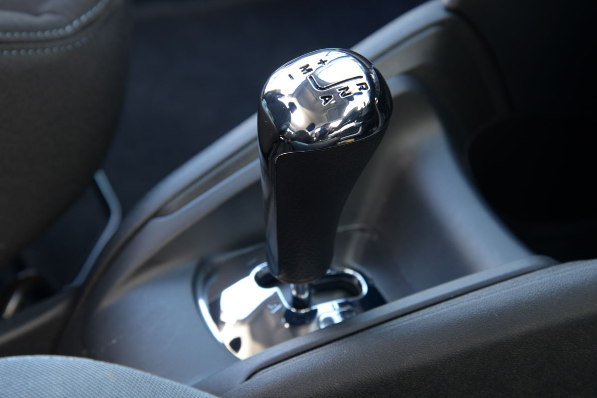 Peugeot-208-gear-knob