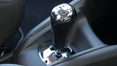 Peugeot-208-gear-knob