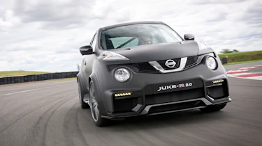 Nissan Juke-R 2.0 - front driving