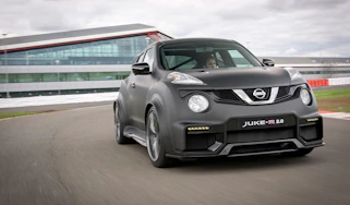 Nissan Juke-R 2.0 - front action
