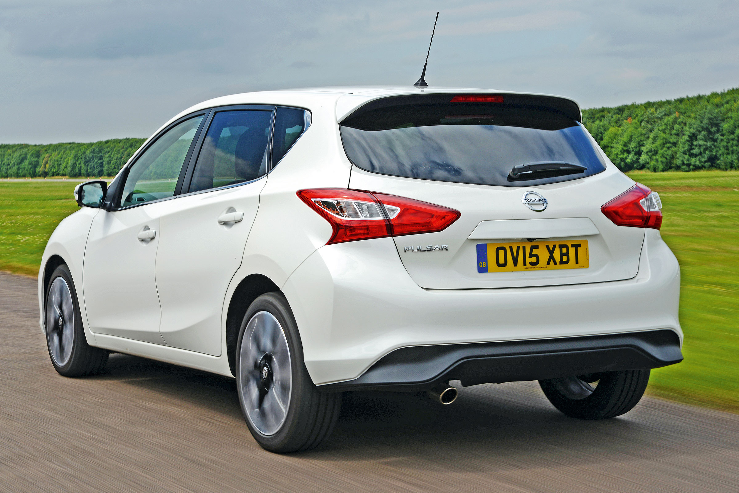 Nissan Pulsar - rear tracking