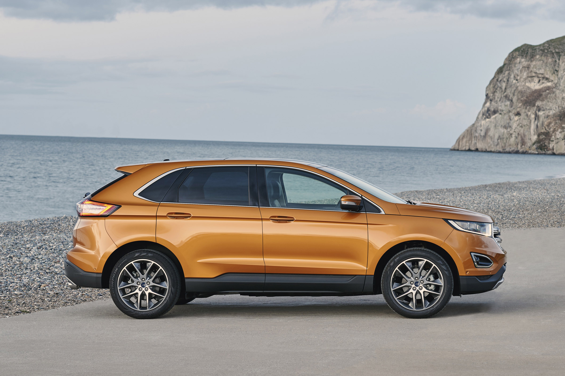 Ford Edge side