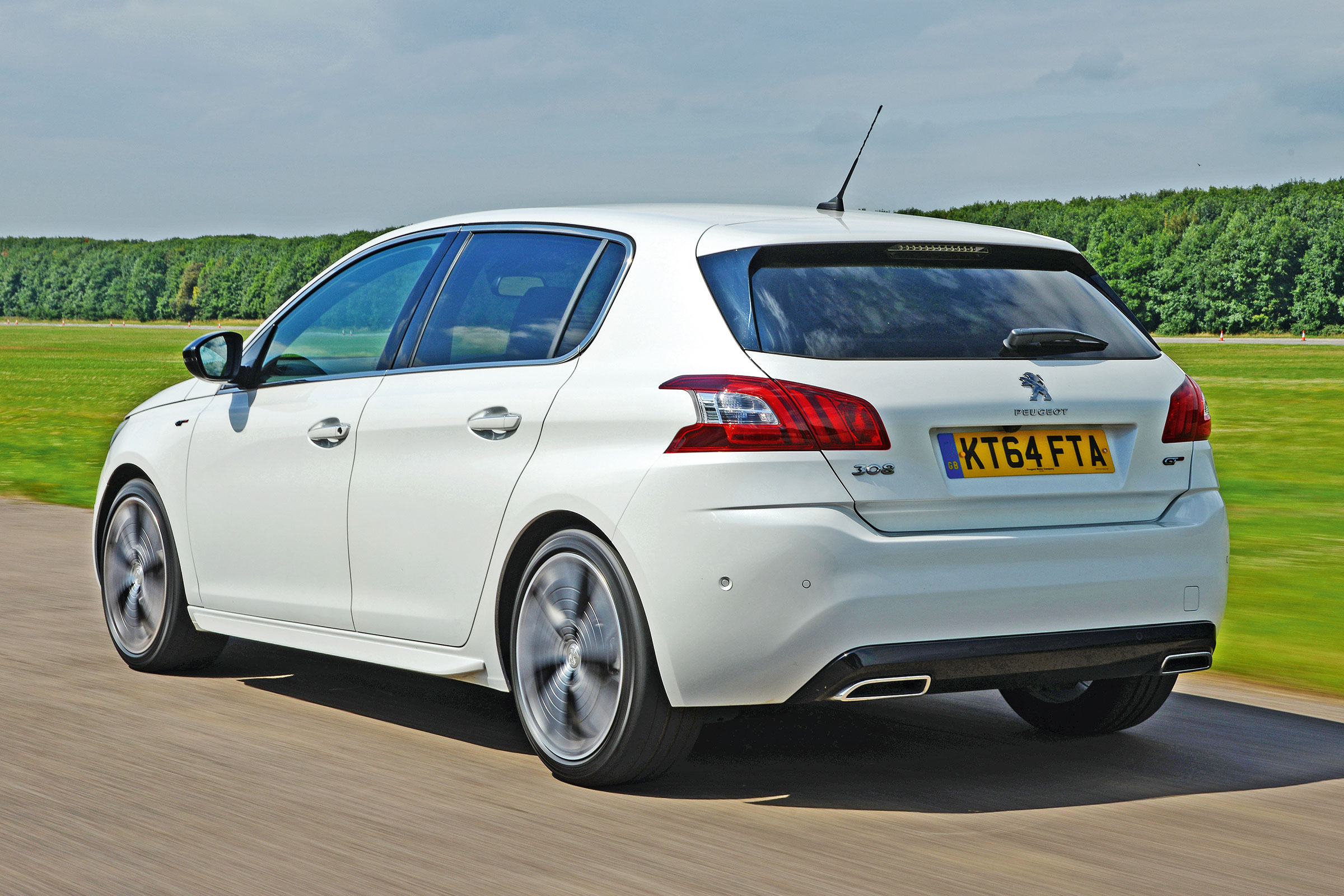 Peugeot 308 GT - rear tracking