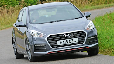 Hyundai i30 Turbo - front cornering