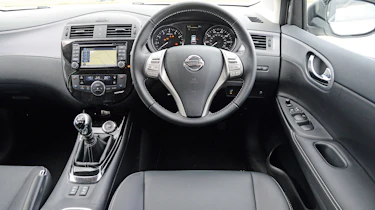Nissan Pulsar - interior