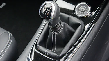 Nissan Pulsar - gearlever