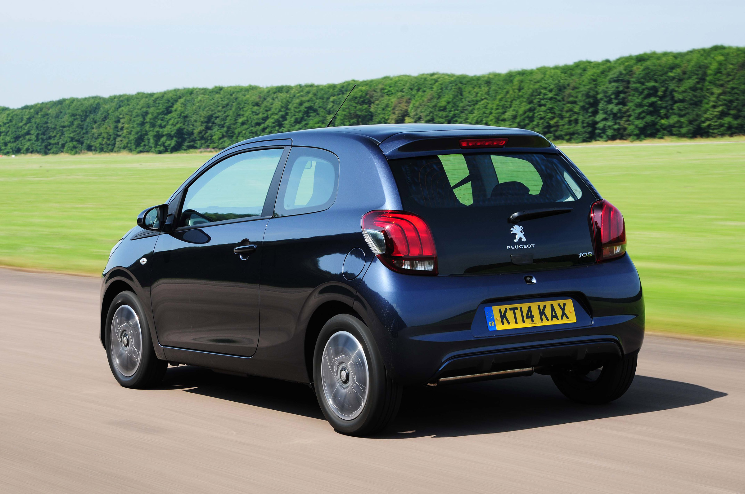 Peugeot 108 rear tracking