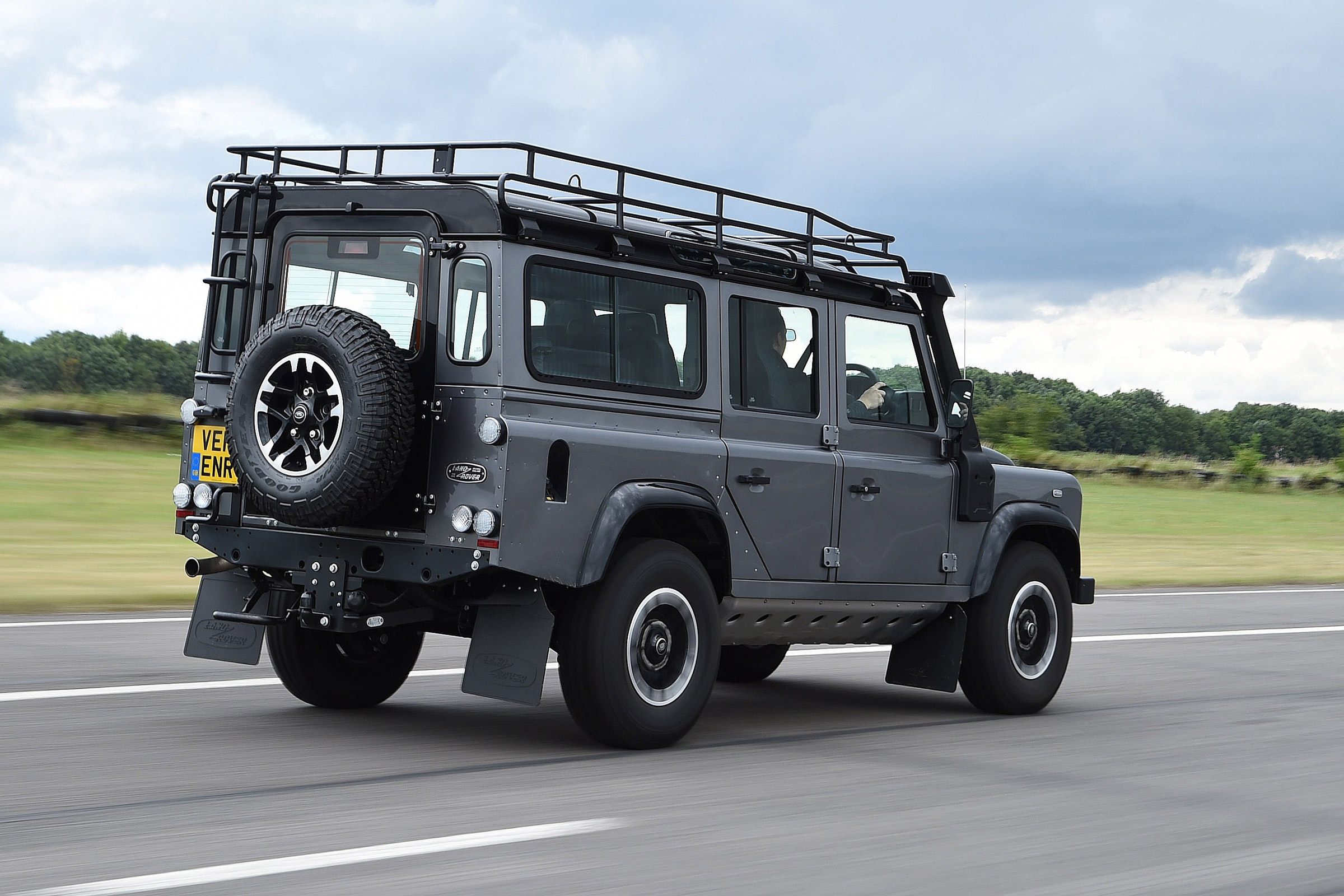 Land Rover Defender 110 Adventure rear