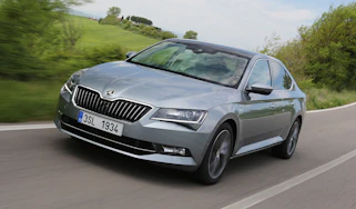 Skoda Superb - front tracking