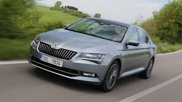 Skoda Superb - front tracking