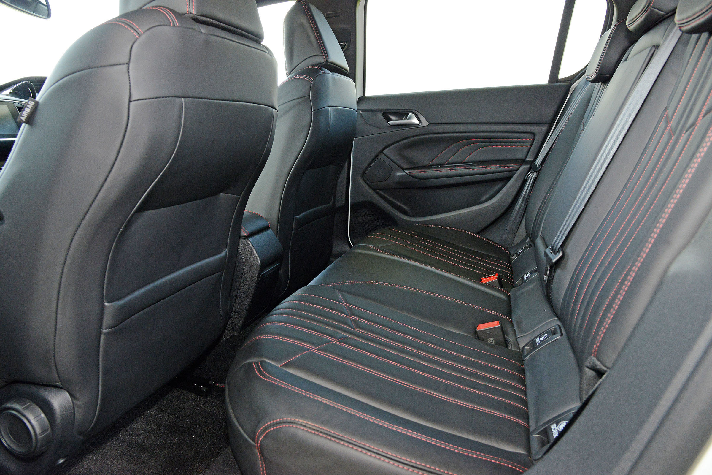 Peugeot 308 GT - rear seats