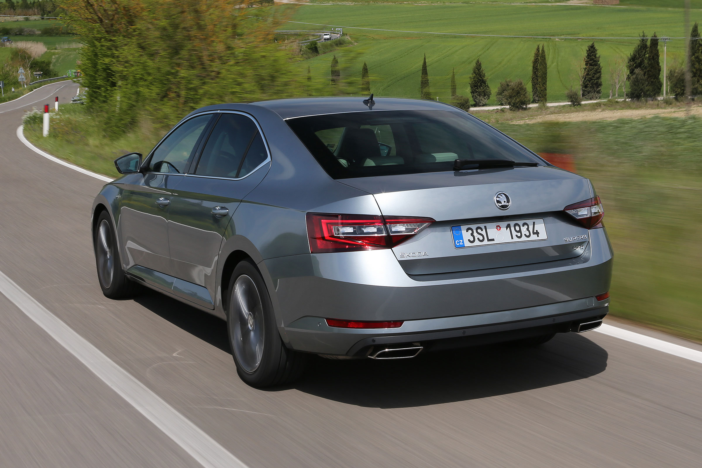 Skoda Superb - rear tracking
