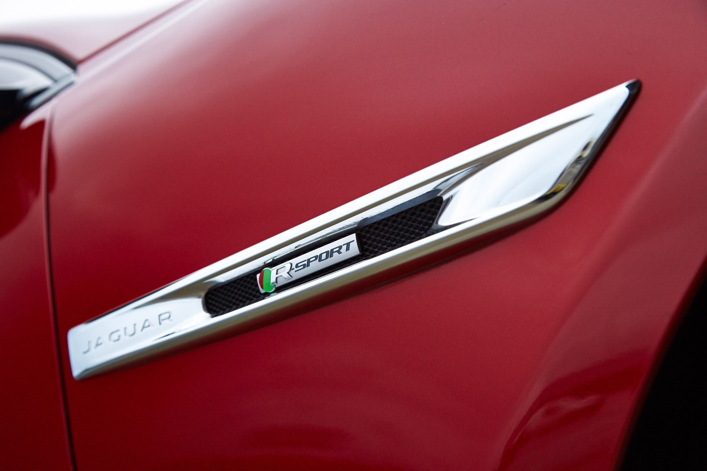 Jaguar XJ R-Sport 2015 badge