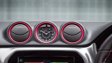 Suzuki Vitara S - dash