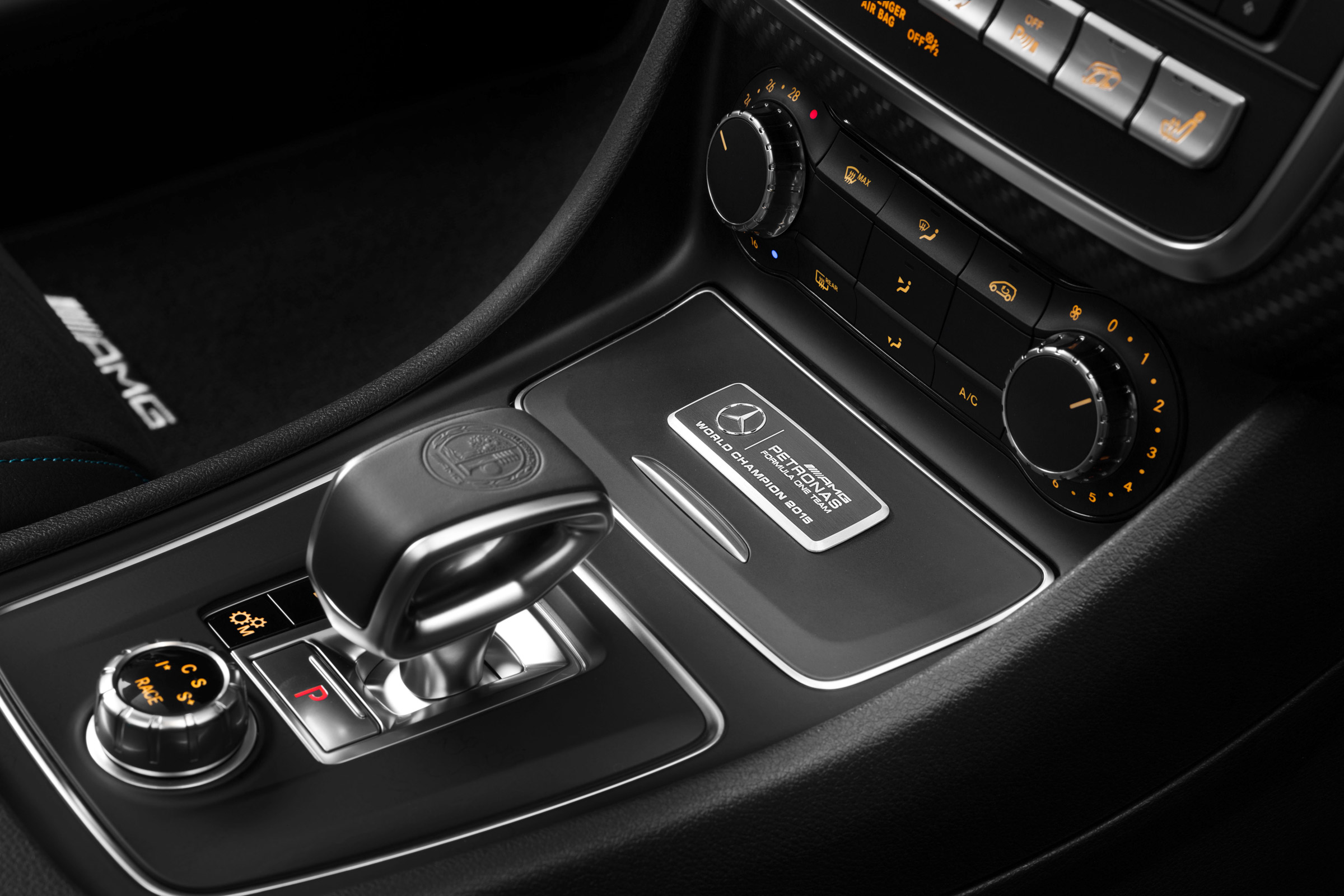Mercedes-AMG A 45 PETRONAS 2015 World Champion Edition gearstick