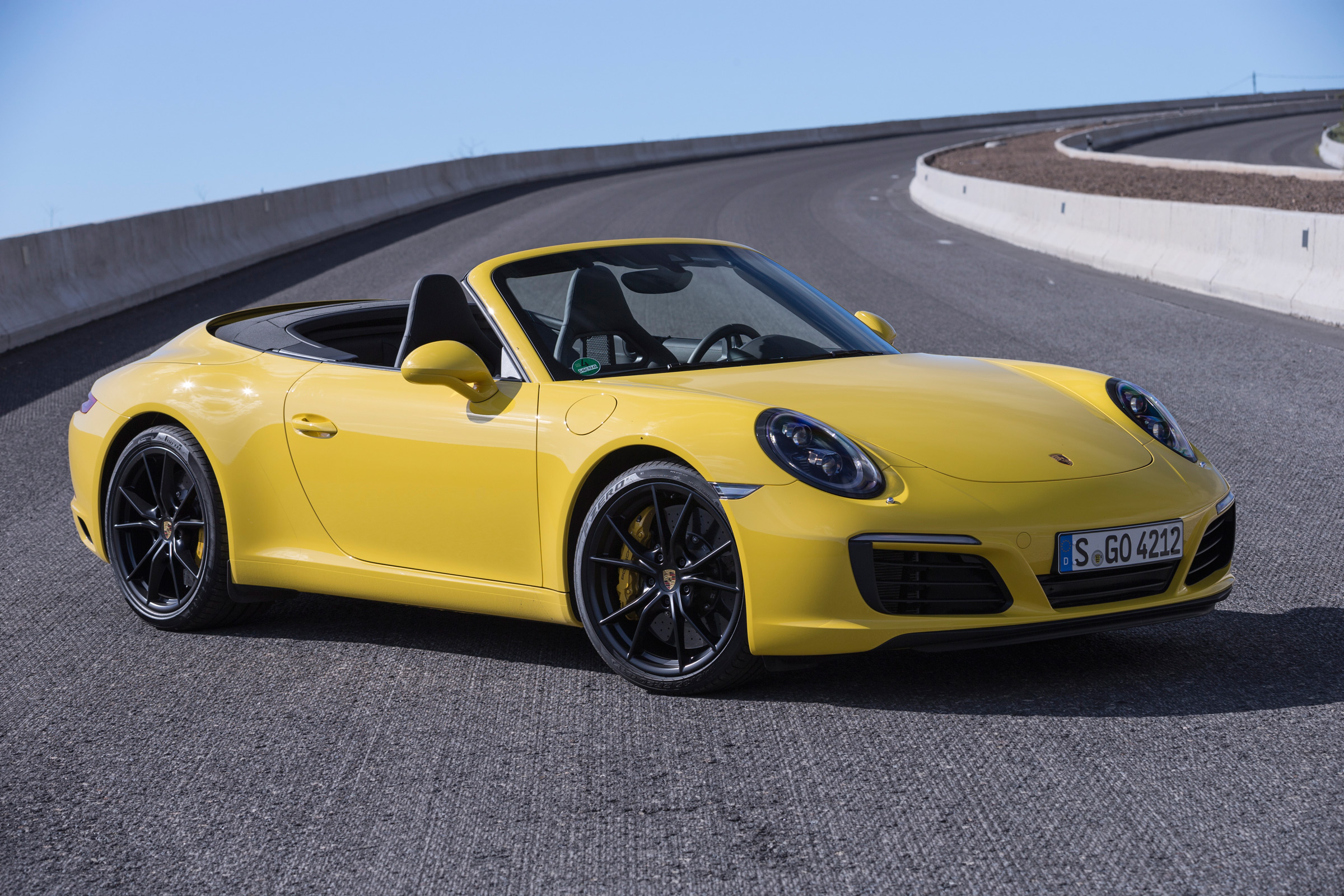 Porsche 911 Carrera S Cabriolet front quarter