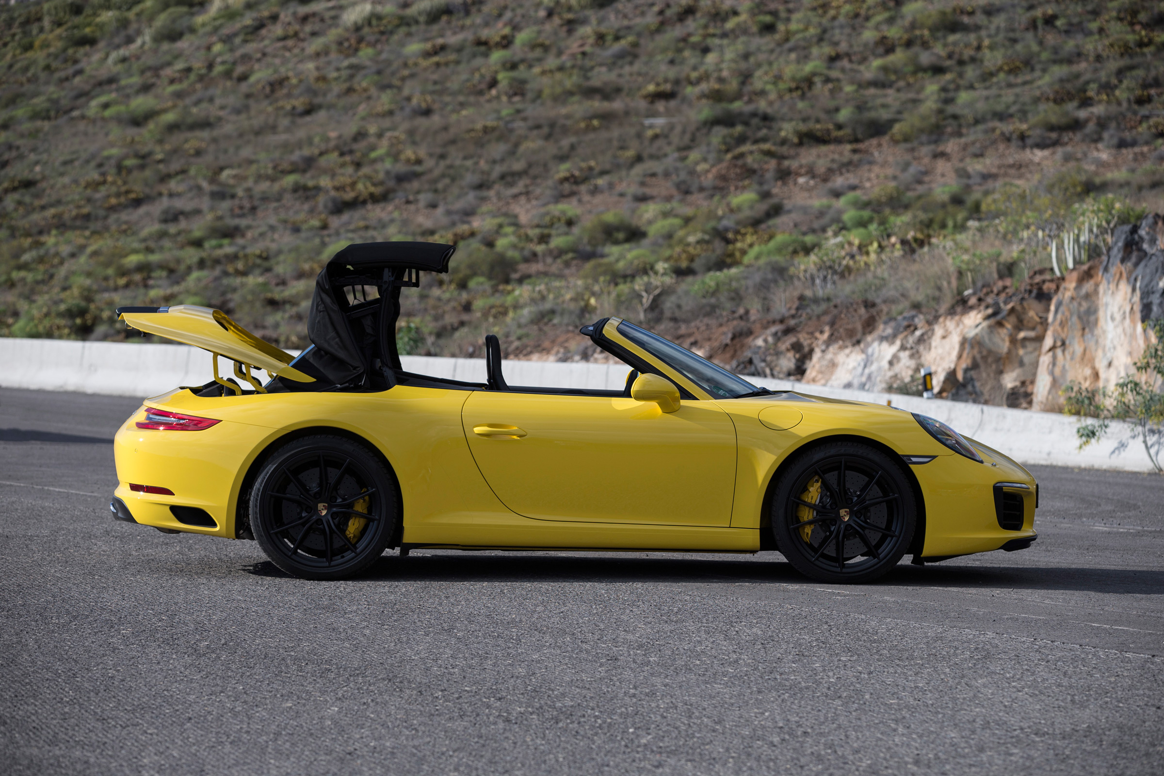 Porsche 911 Carrera S Cabriolet roof operation