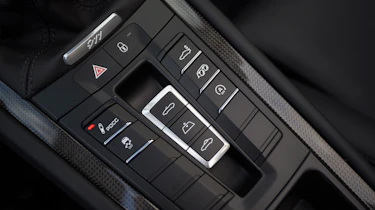 Porsche 911 Carrera S Cabriolet centre console