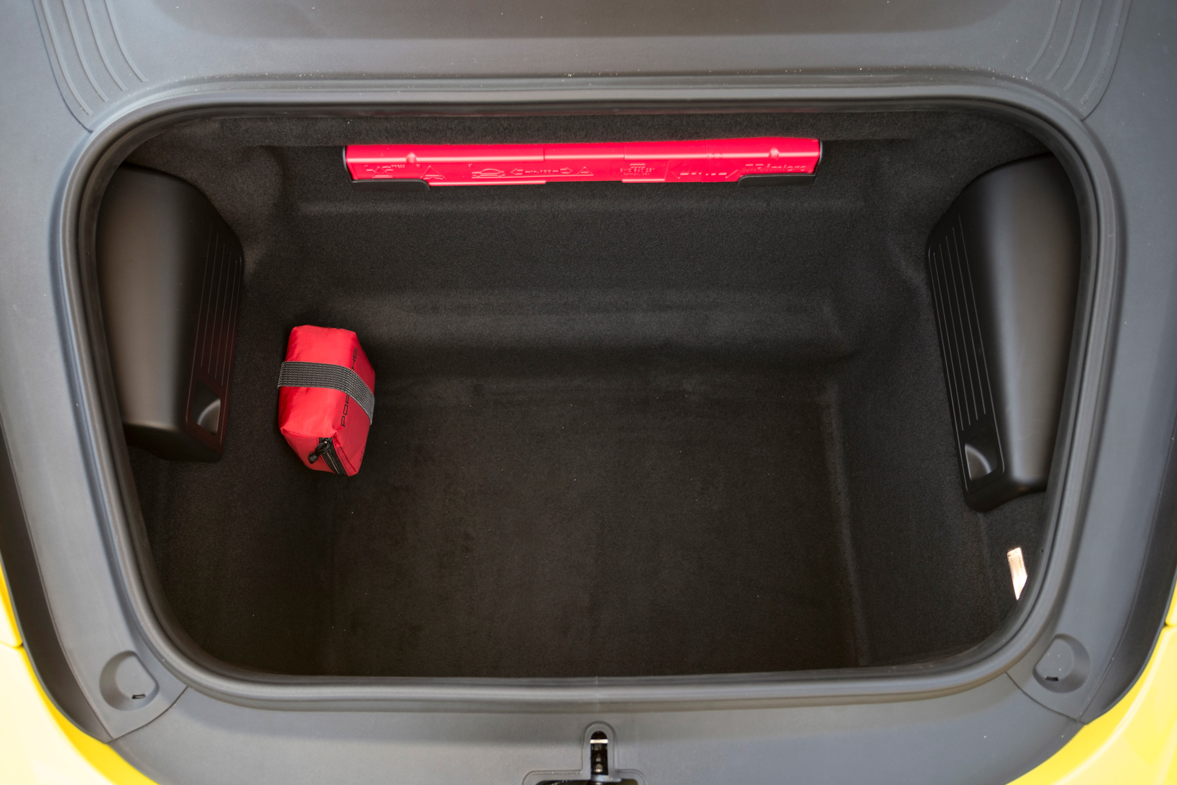 Porsche 911 Carrera S Cabriolet boot