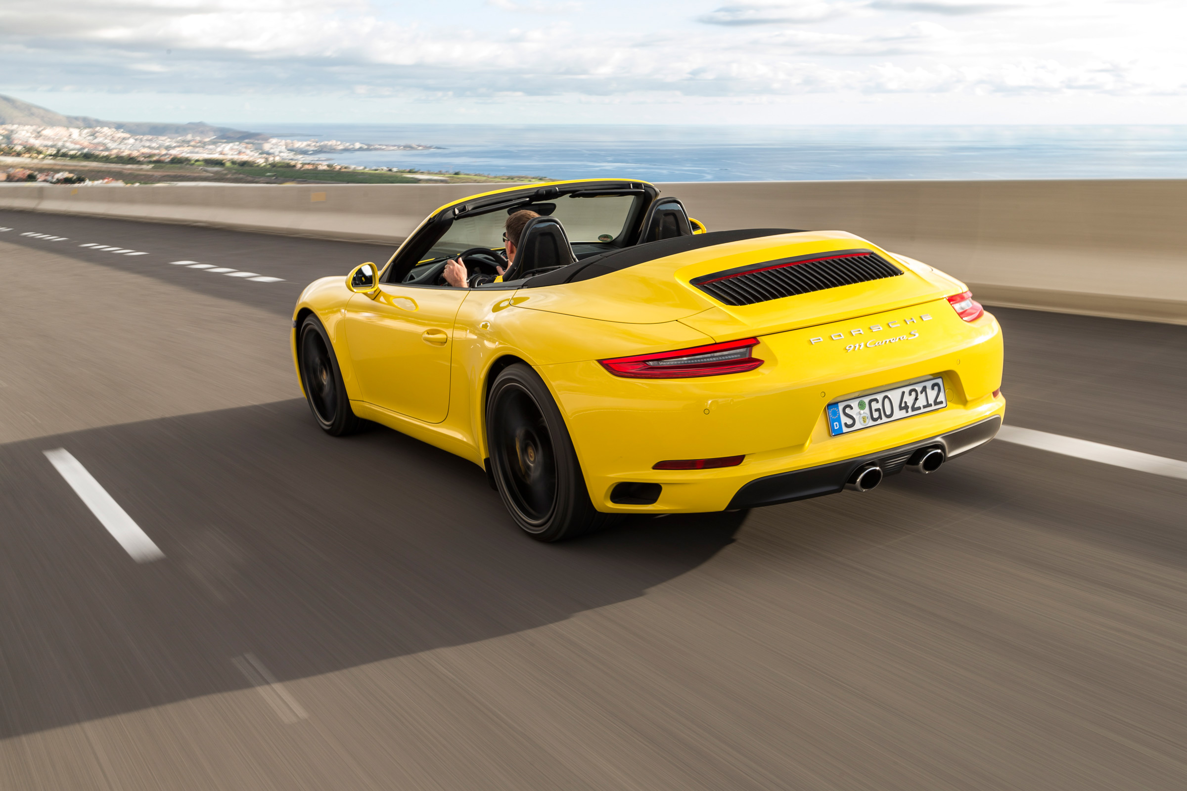 Porsche 911 Carrera S Cabriolet rear tracking