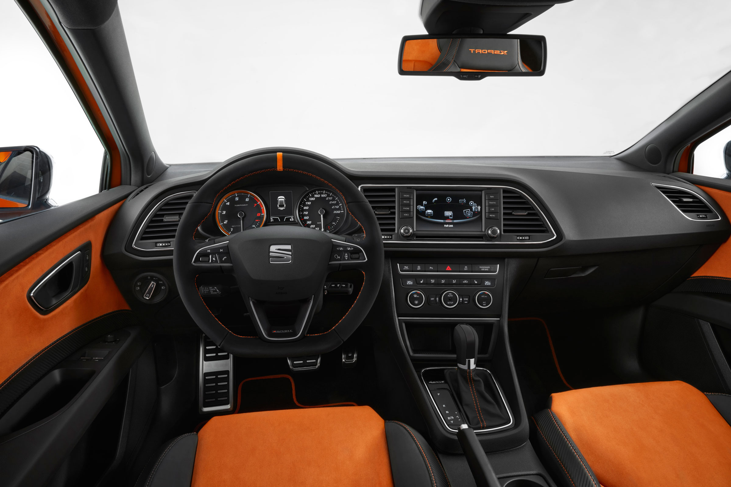 SEAT Leon Cross Sport - interior