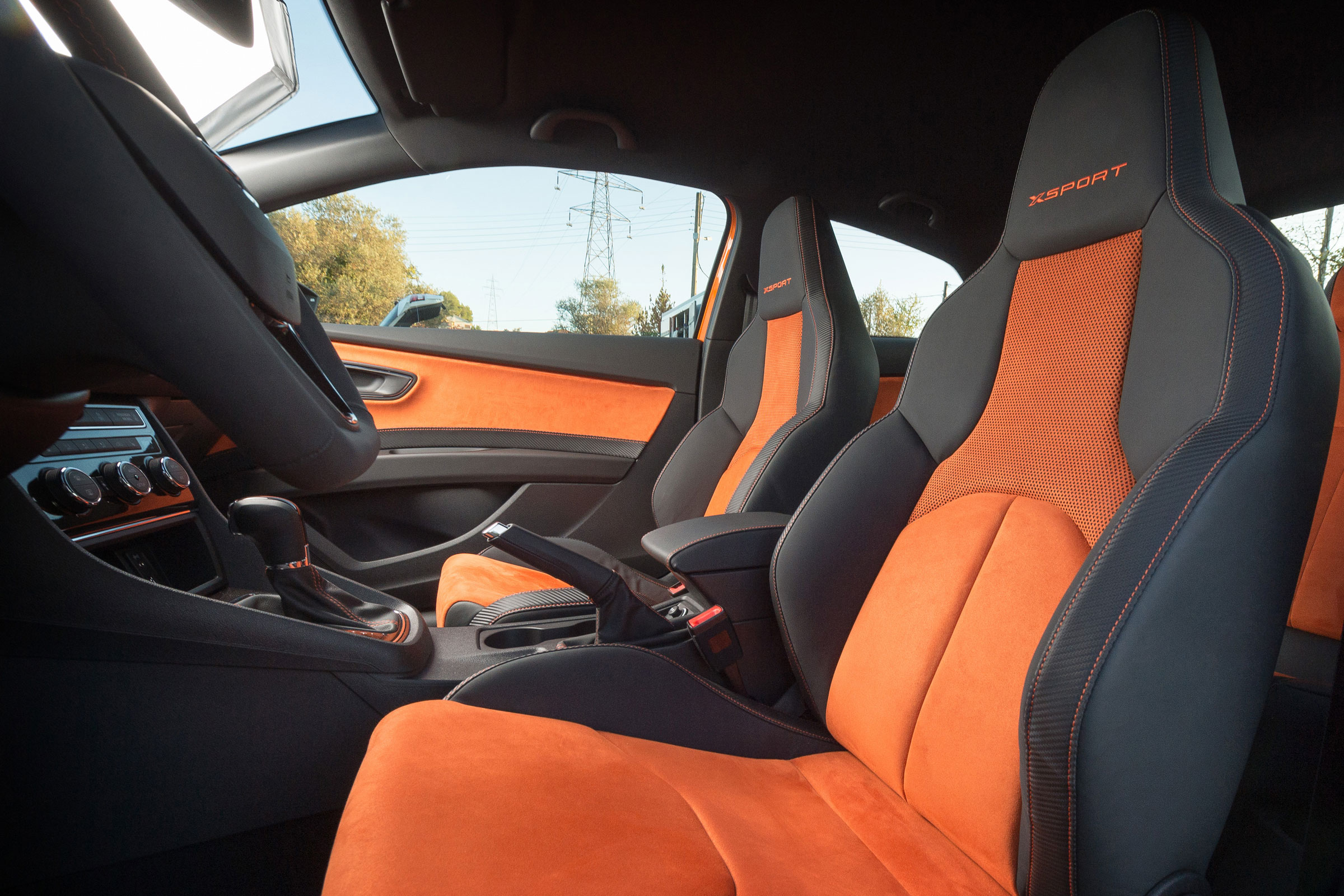 SEAT Leon Cross Sport - front seats
