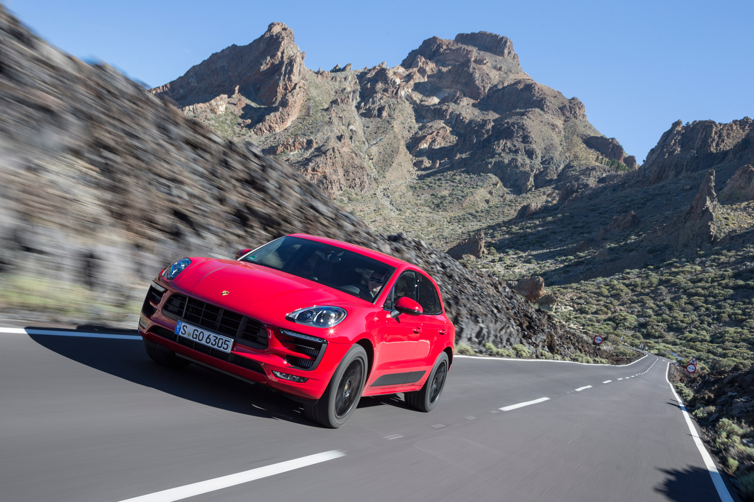 Porsche Macan GTS action