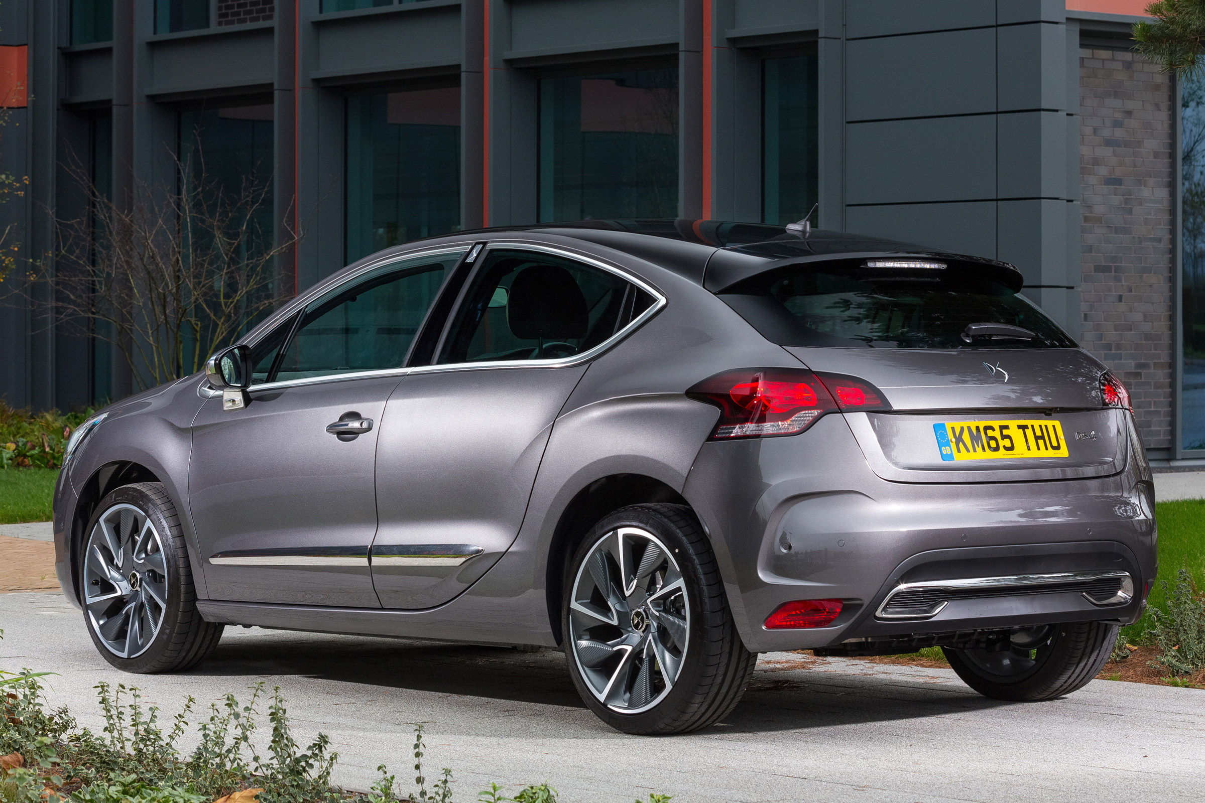 New DS 4 diesel UK drive static rear