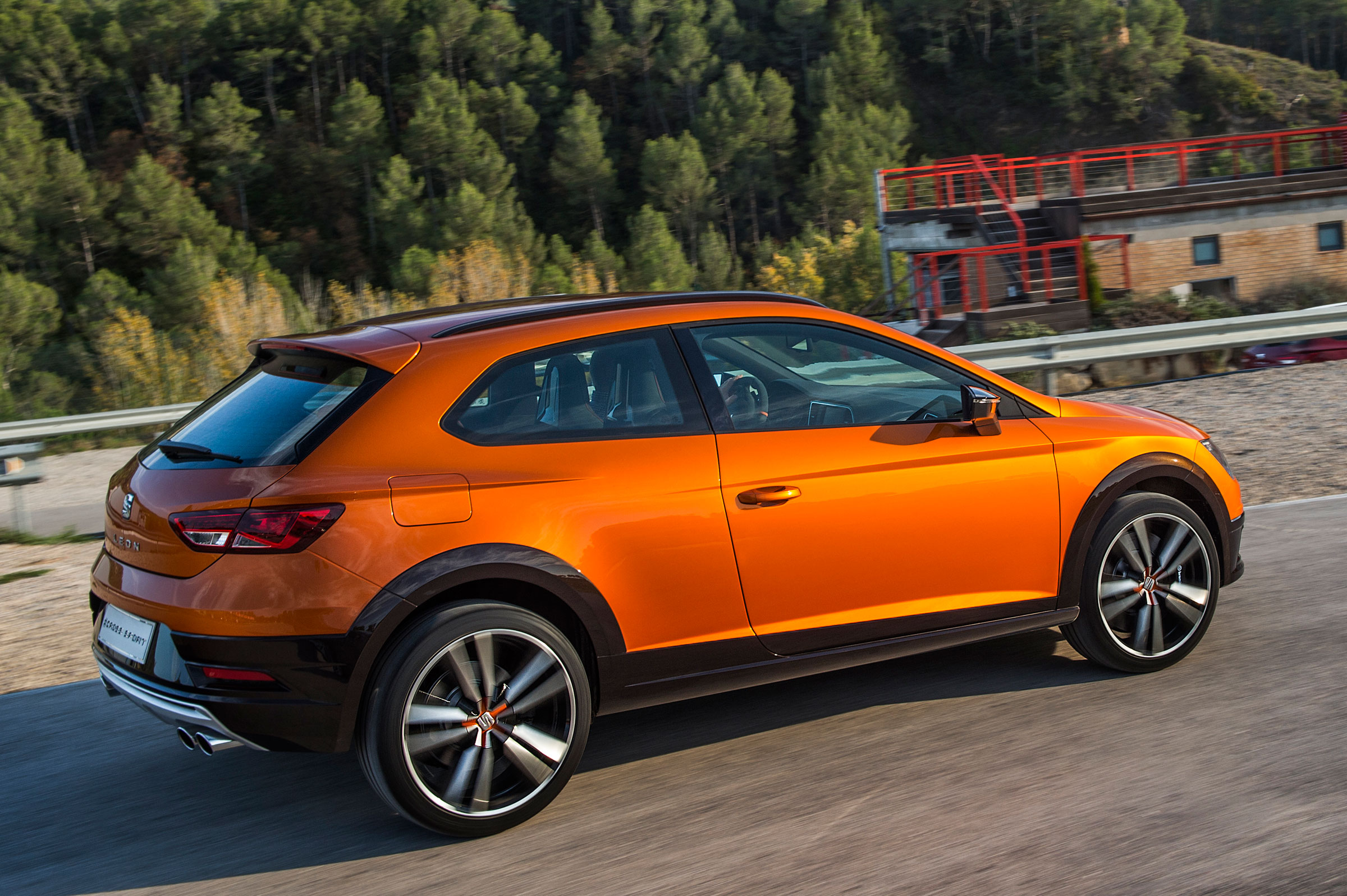 SEAT Leon Cross Sport - rear