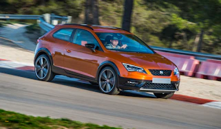 SEAT Leon Cross Sport cornering