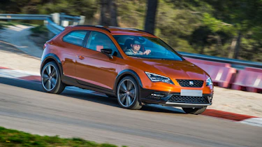 SEAT Leon Cross Sport cornering