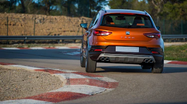 SEAT Leon Cross Sport - rear