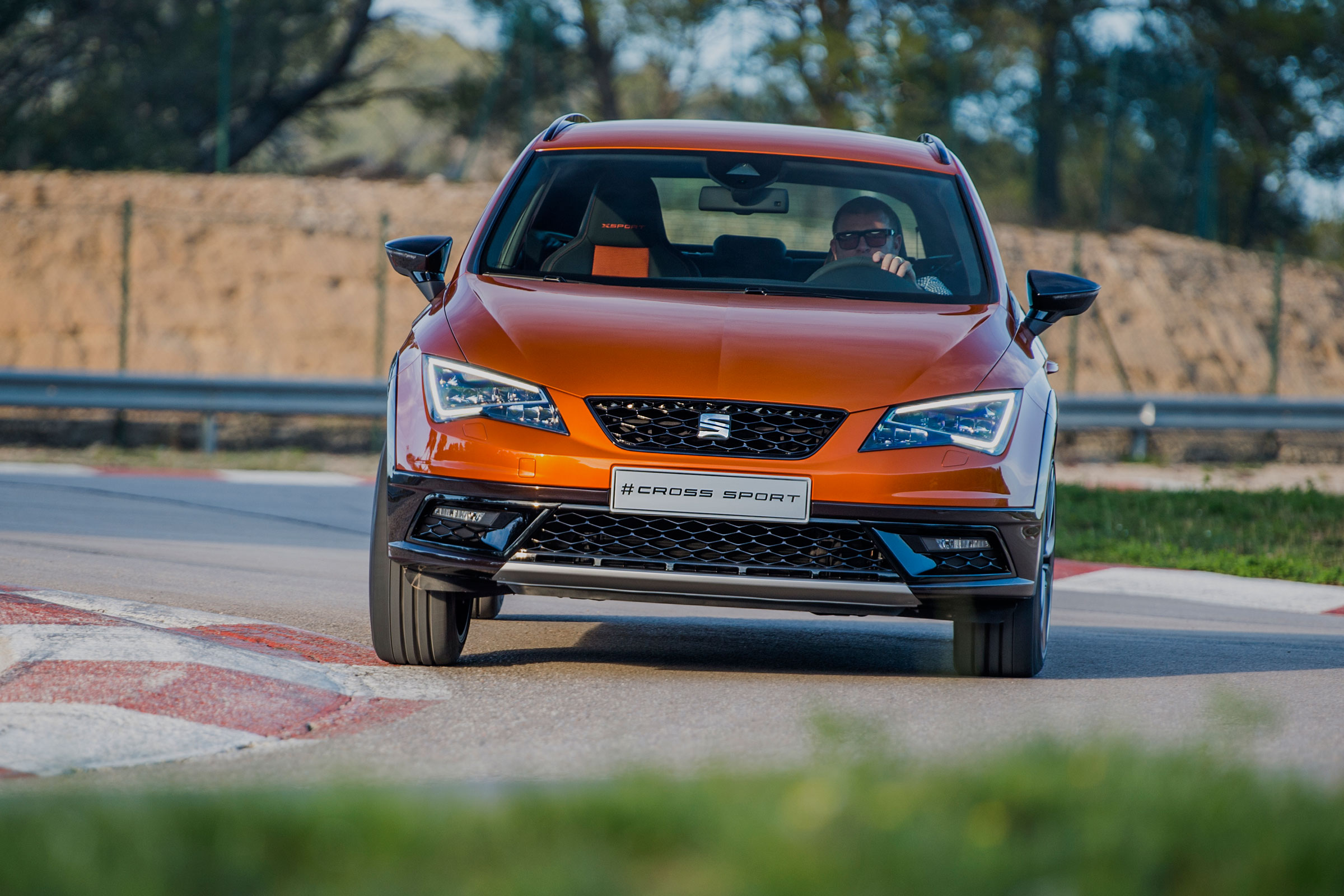 SEAT Leon Cross Sport - nose