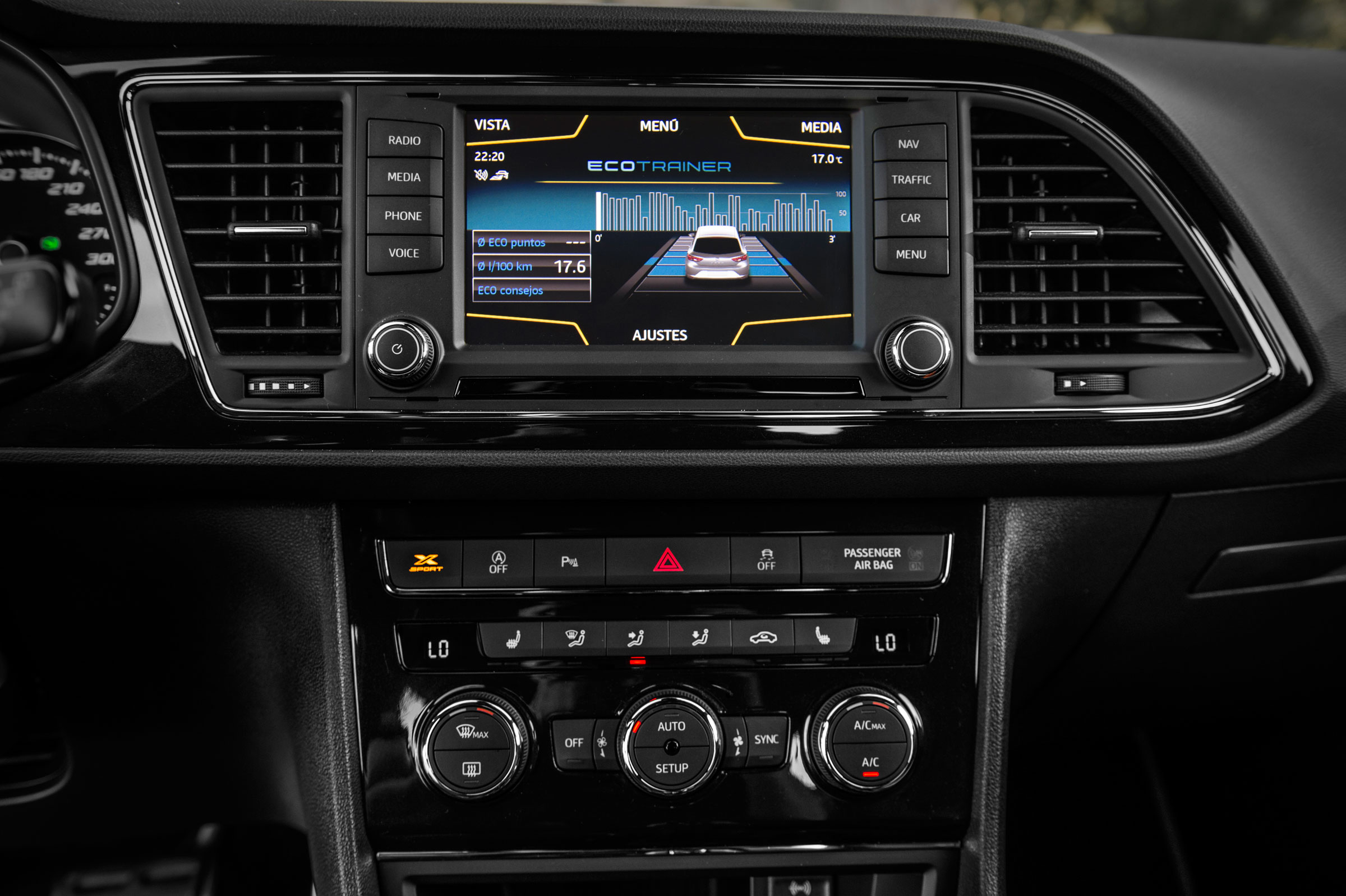 SEAT Leon Cross Sport - dash