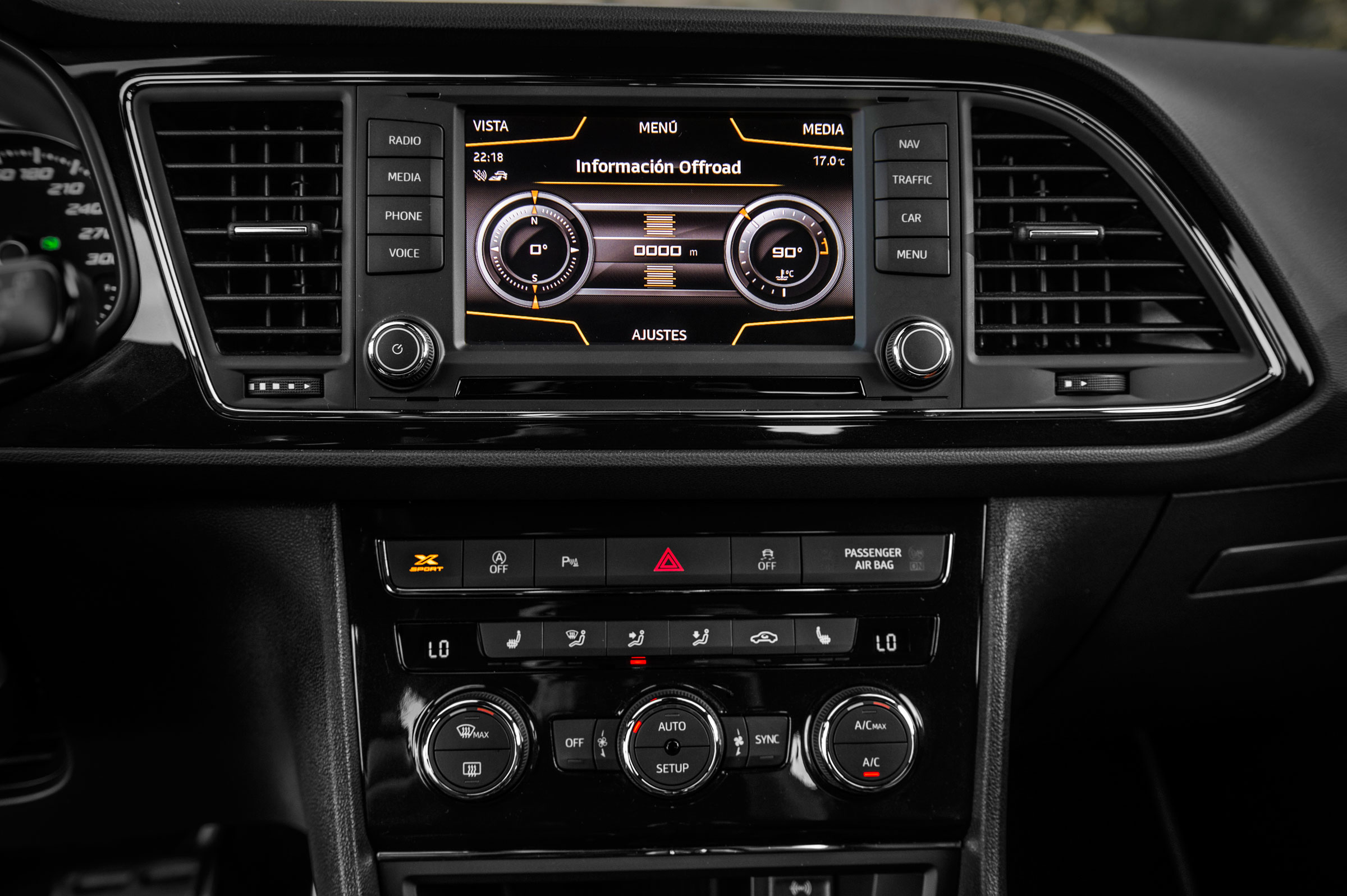 SEAT Leon Cross Sport - centre console