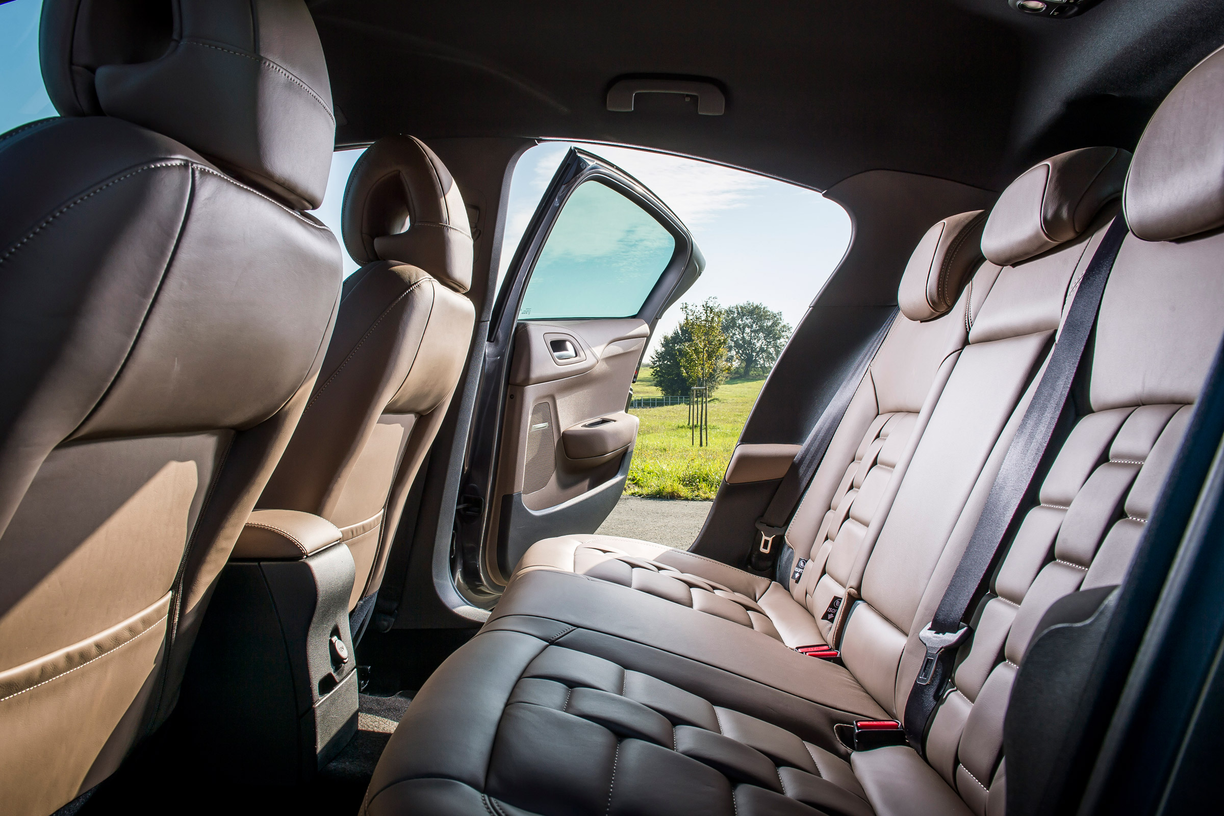 New DS 4 diesel UK drive rear seats